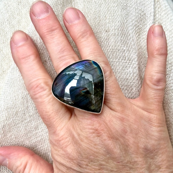 GORGEOUS Blue and Purple Labradorite Ring - Picture 7 of 11